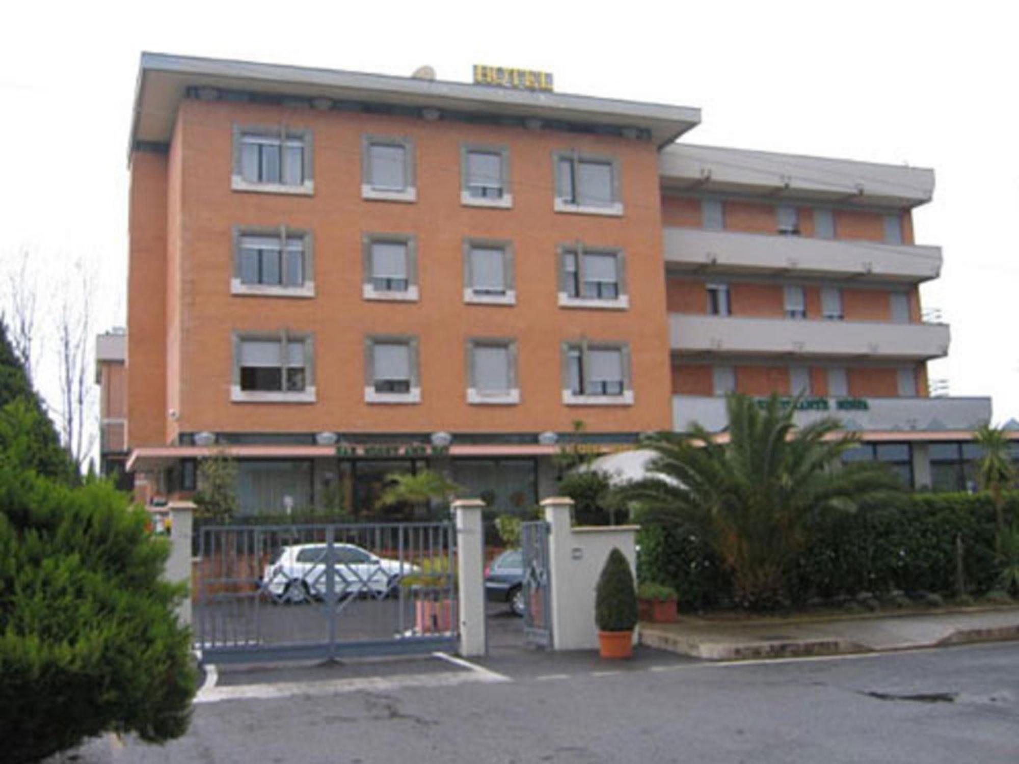 Hotel Excelsior Monticchio  Екстер'єр фото